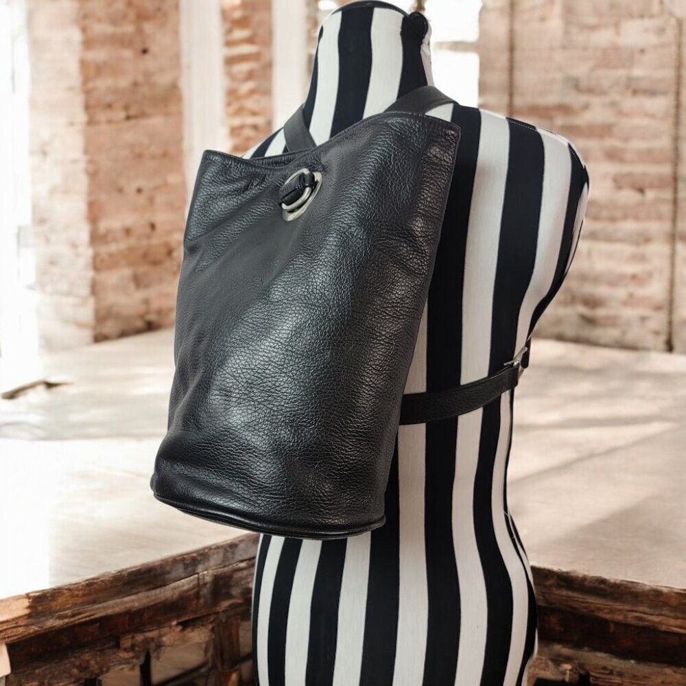Tote le Monde Backpack - Stylish and Fun